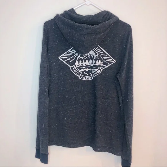 Graphic Outdoor Mountain Long Sleeve Shirt Hoodie Heathered Navy Blue Men’s M - Picture 3 of 6